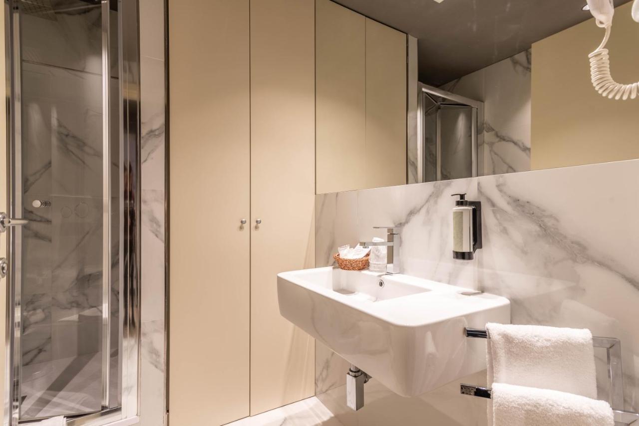 Hnn Luxury Apartments Genoa Luaran gambar